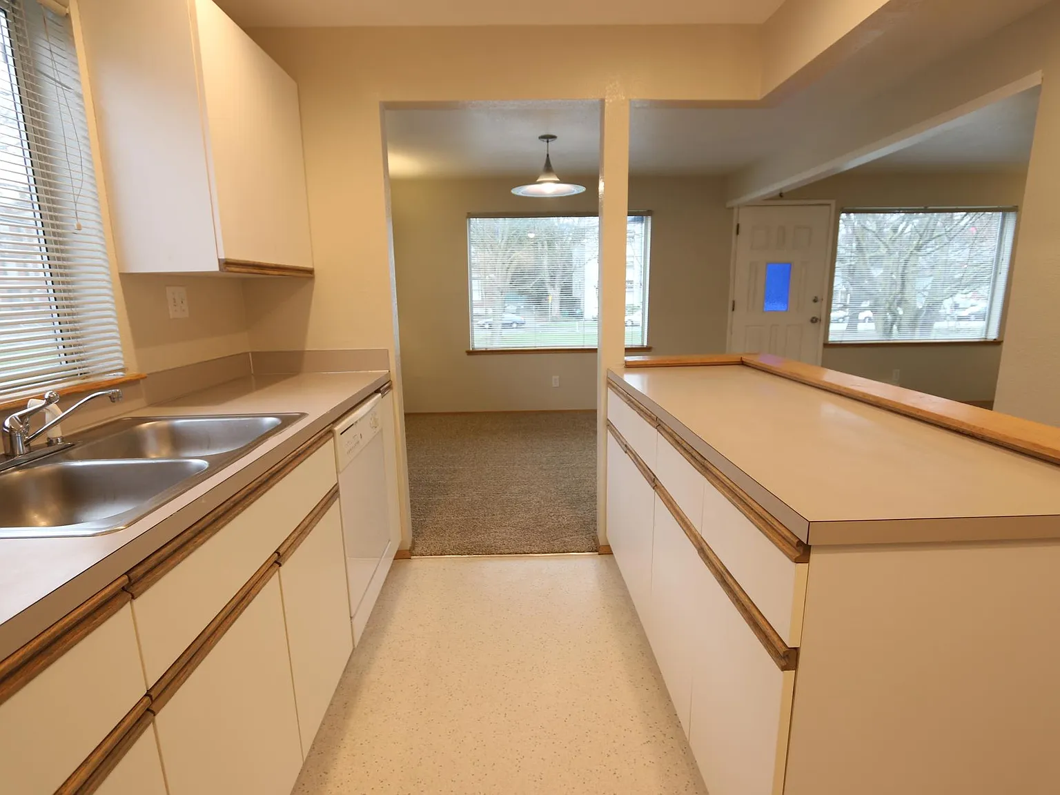 547 NE Ravenna Blvd — Photo 4