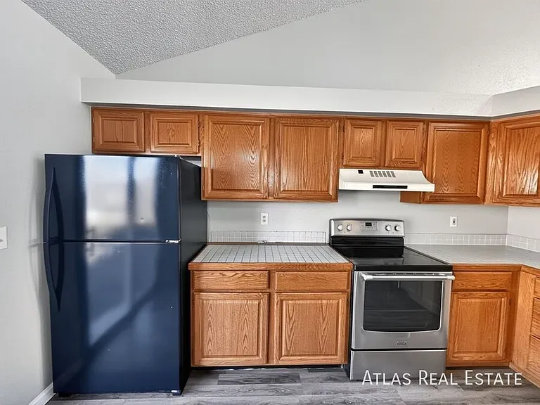 3820 Dolphin Cir — Photo 4