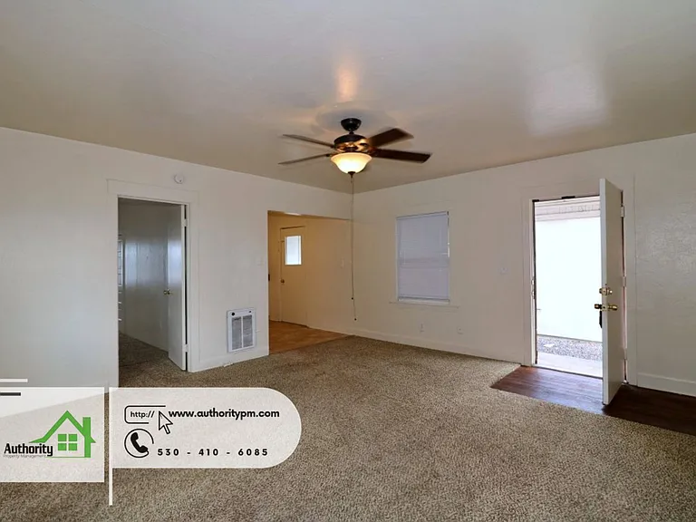2124 Pine St — Photo 4