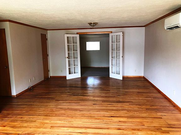 2nd image of 203 Crescent Dr