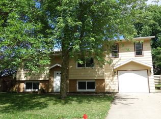 1801 Linn Dr, Owatonna, MN 55060