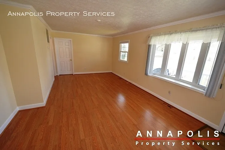 907 Hillside Ave — Photo 6