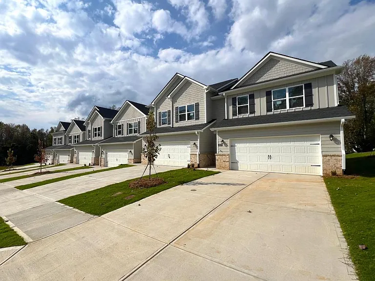 235 Harvest Ridge Ln #D — Photo 3