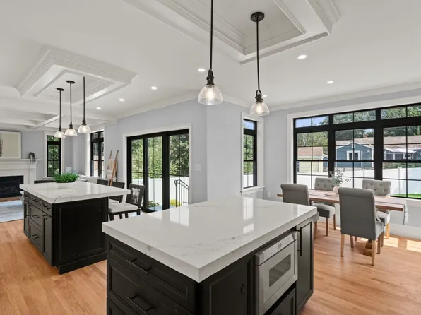 23 Day Cir, Woburn, MA 01801