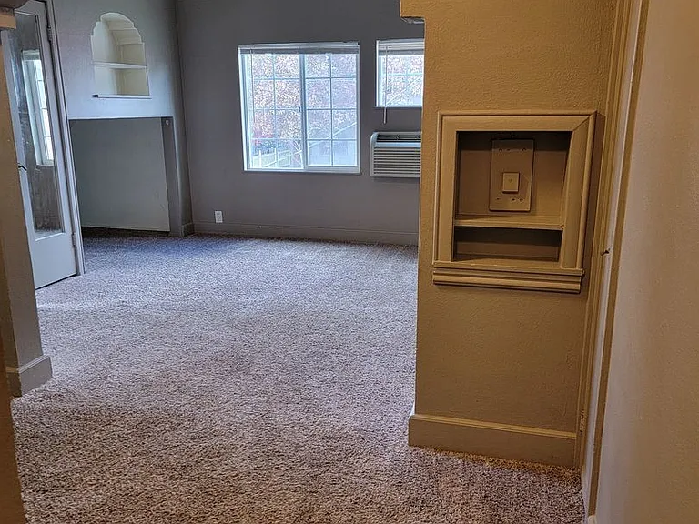 209 N Madison St — Photo 3