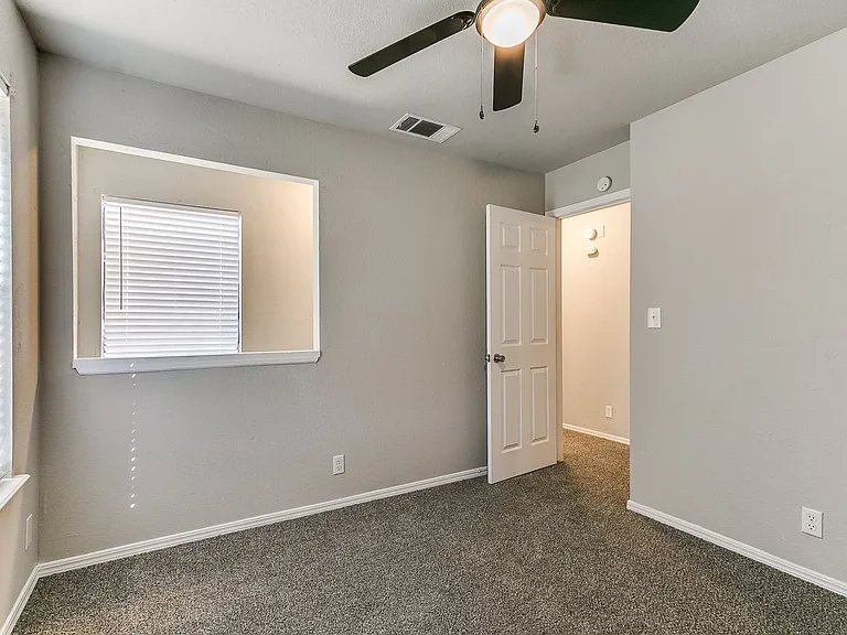 1113 W Fulton St — Photo 17
