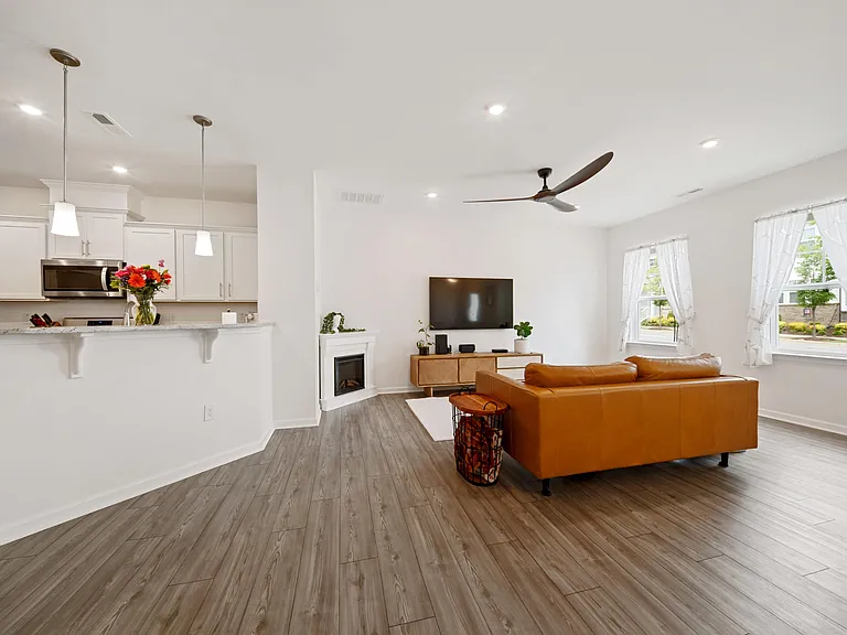 301 Ribbon Rail St — Photo 6