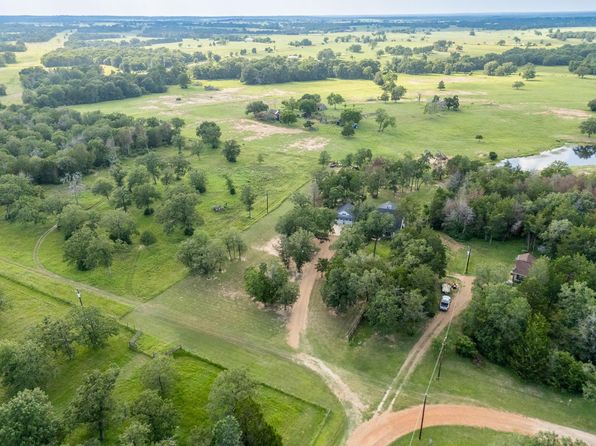 1002 Private Road 7040, Lexington, TX 78947