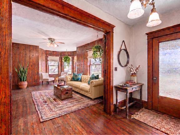 3rd image of 219 Coshocton Ave