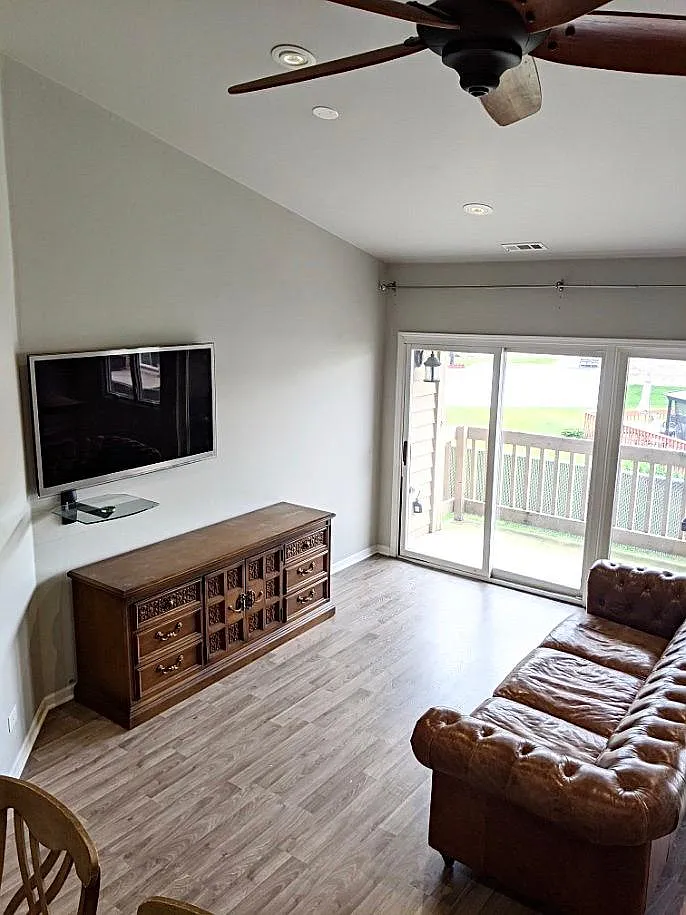 2 bed, 1200 sqft, $2,600 — Photo 2
