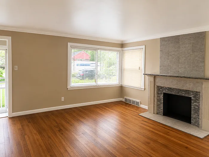 18283 Tracey St — Photo 2