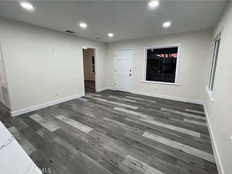 600 W Wilshire Ave — Photo 14