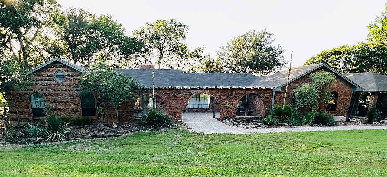 4 bed, 2300 sqft, $2,700 — Photo 1