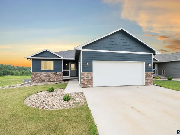 7513 E 49th St, Sioux Falls, SD 57110