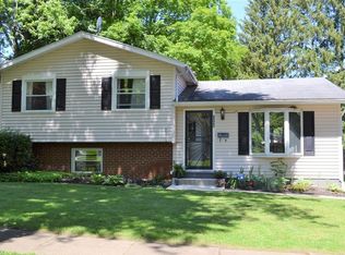 1050 Terrell Dr, Akron, OH 44313