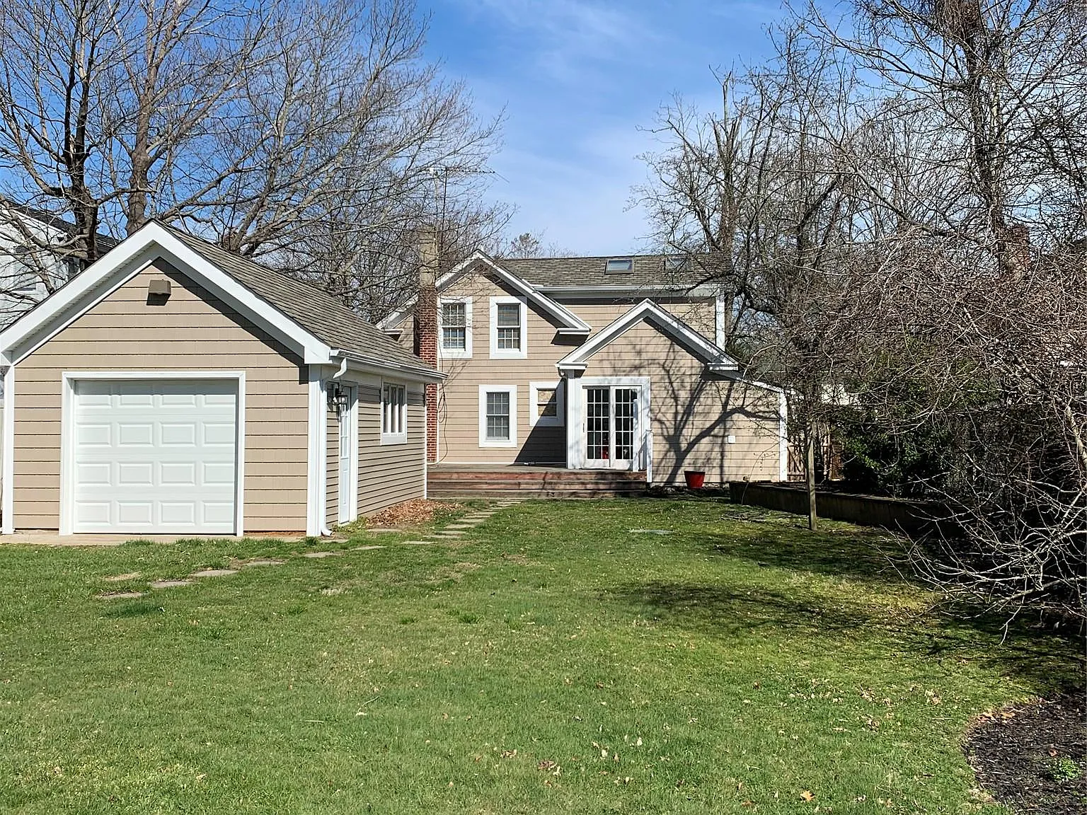 3 bed, 2.0 bath, 1500 sqft, $3,800 — Photo 3