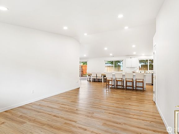 5th image of 3117 243RD Street Ct E