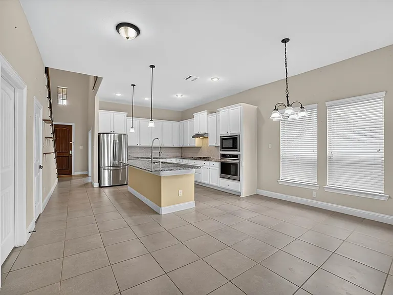 10712 Troutt Dr — Photo 6