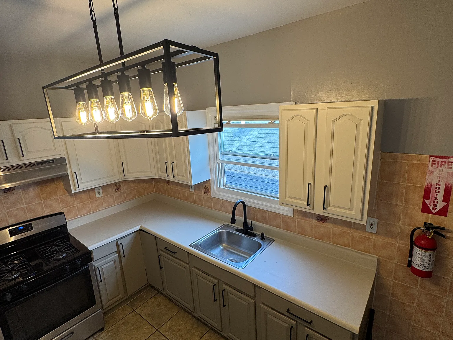 3 bed, $2,100 — Photo 4