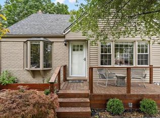 426 Hillcrest Ave, Grosse Pointe Farms, MI 48236