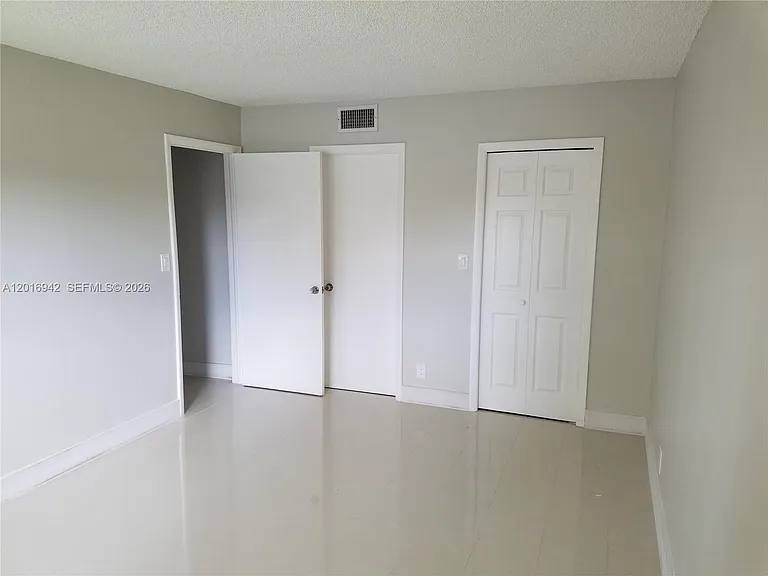 220 Lakeview Dr #206 — Photo 7