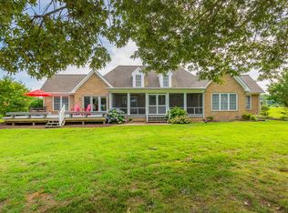 307 Grove Point Rd, Kilmarnock, VA 22482