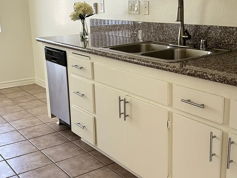 Stoneridge Apartments — Photo 12