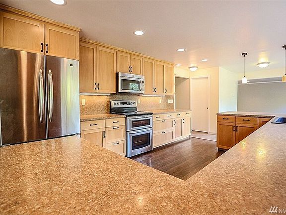 3rd image of 20832 Stephen Ct NE