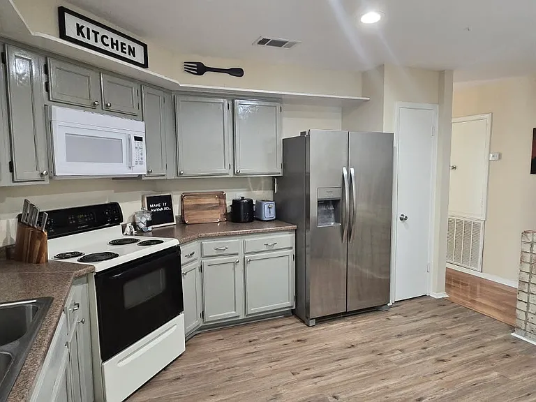 121 Queen Anne Dr — Photo 4