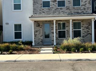 2884 E Tamarind Dr, Fresno, CA 93730