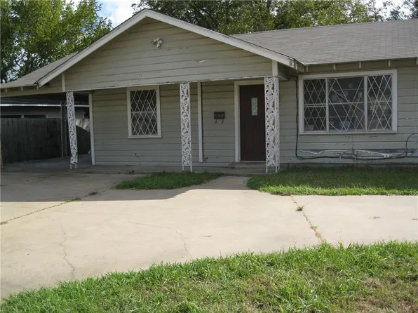1048 Mulberry St, Sulphur Springs, TX 75482