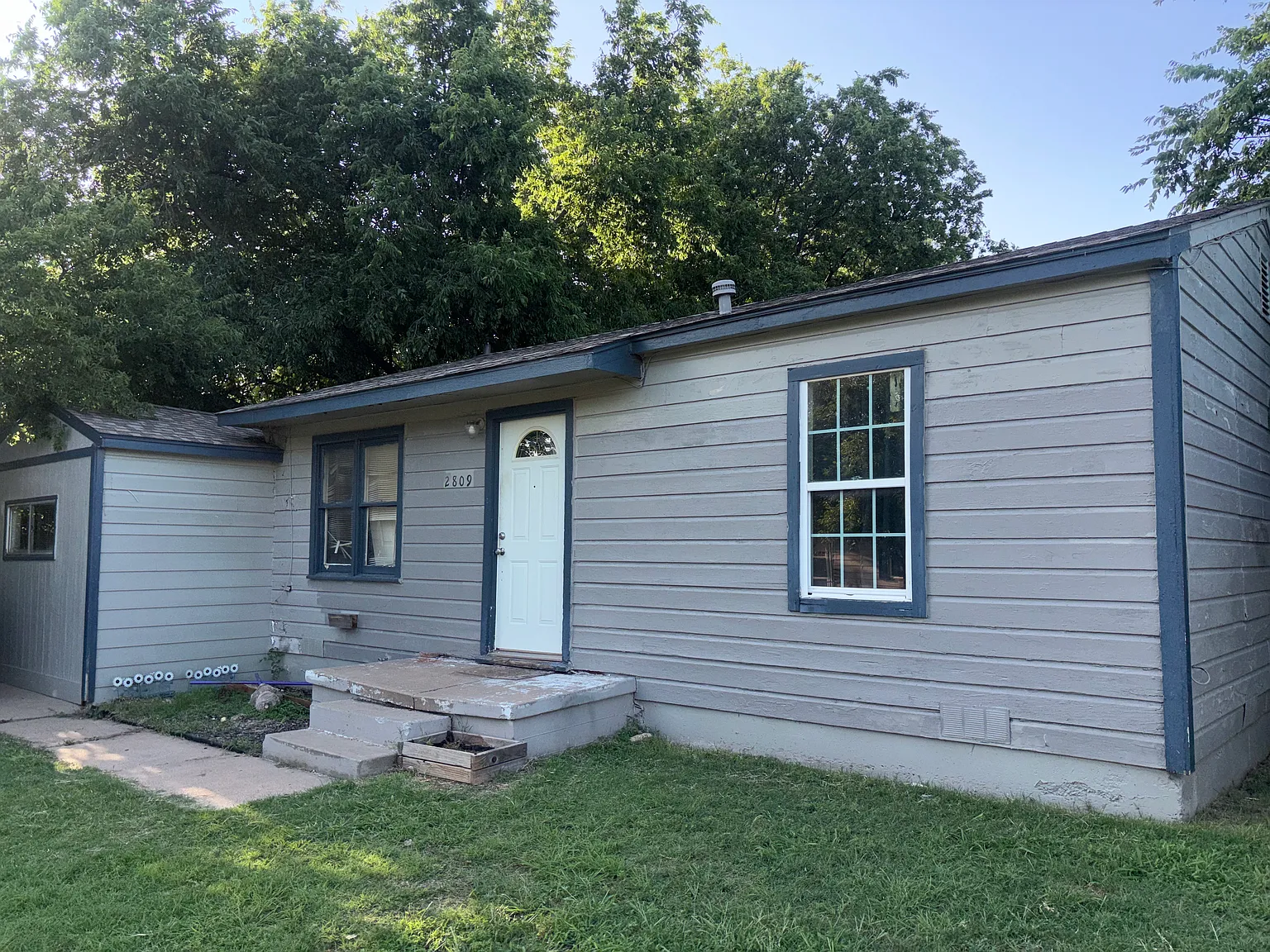 3 bed, 888 sqft, $850 — Photo 2