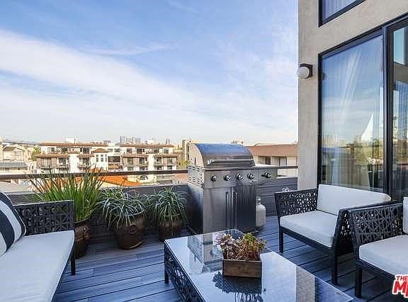 4th image of 1870 Veteran Ave APT 304