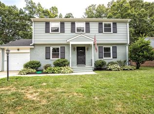 907 Azalea Ln, Colonial Heights, VA 23834