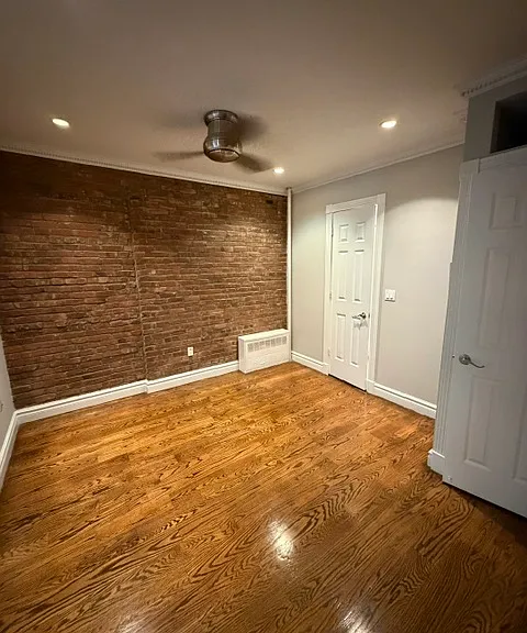 420 E 9th St #5 — Photo 5