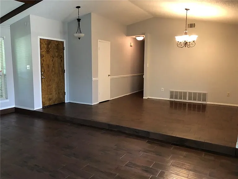 637 Red River Dr — Photo 4