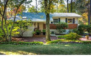 28 Midway Rd, Chestnut Ridge, NY 10977