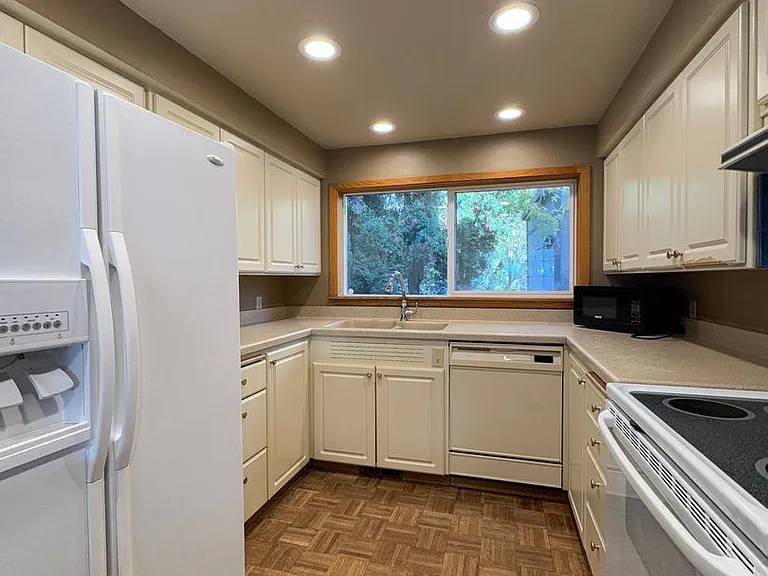 1001 N Brooklane St — Photo 25