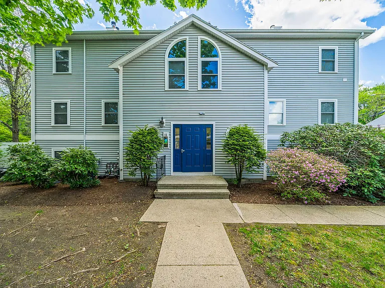 11 Marion St #A — Photo 2