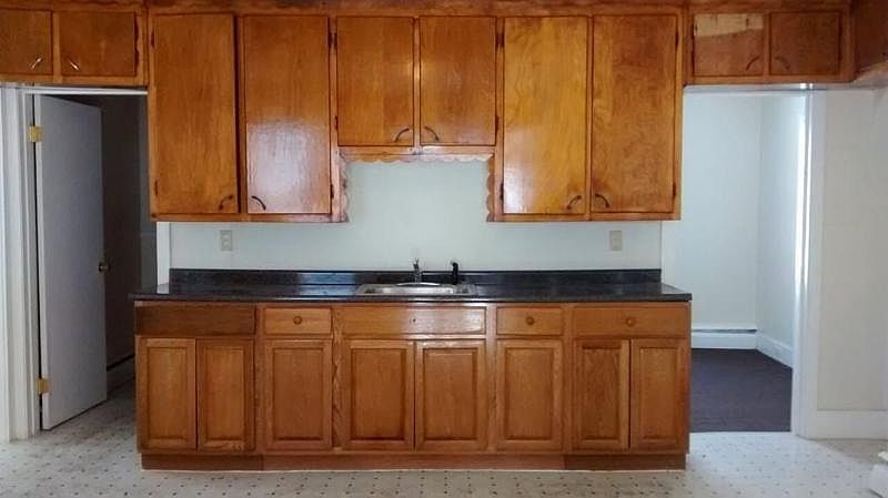 2nd image of 33 Henry St #2