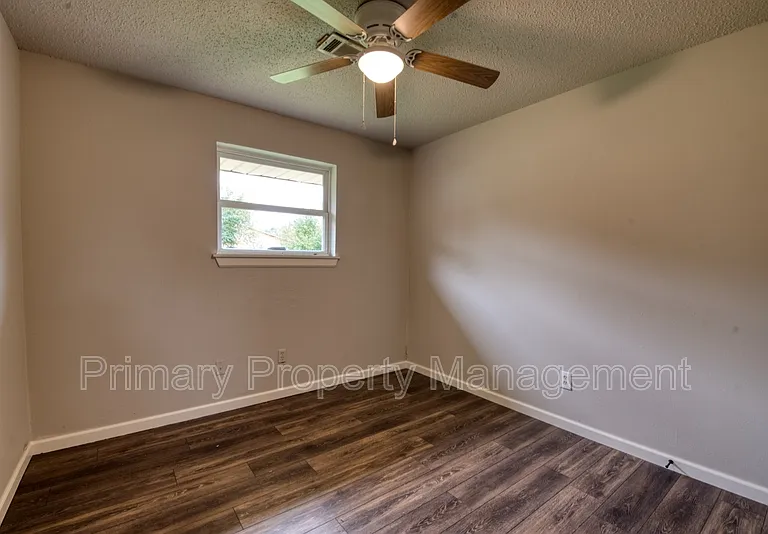 2828 SW 83rd St — Photo 9