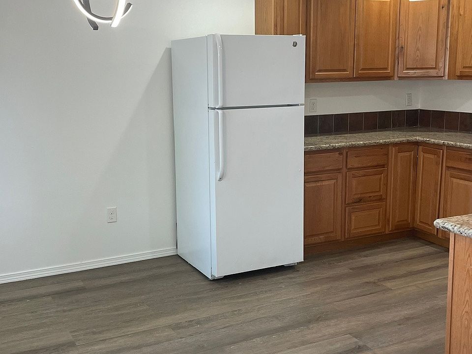Kitchen with eating area