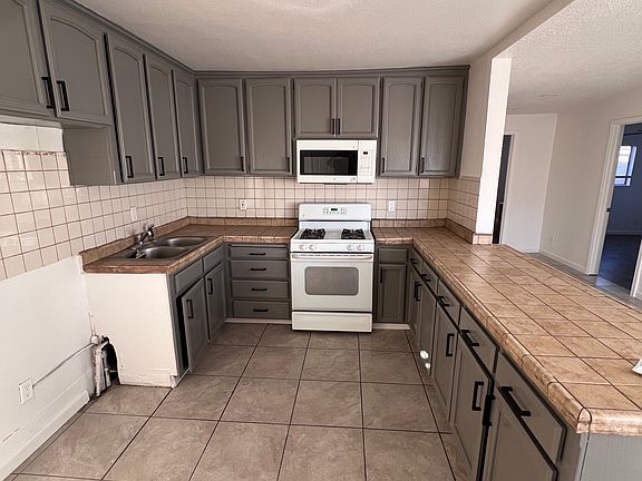 4th image of 416 Mill St