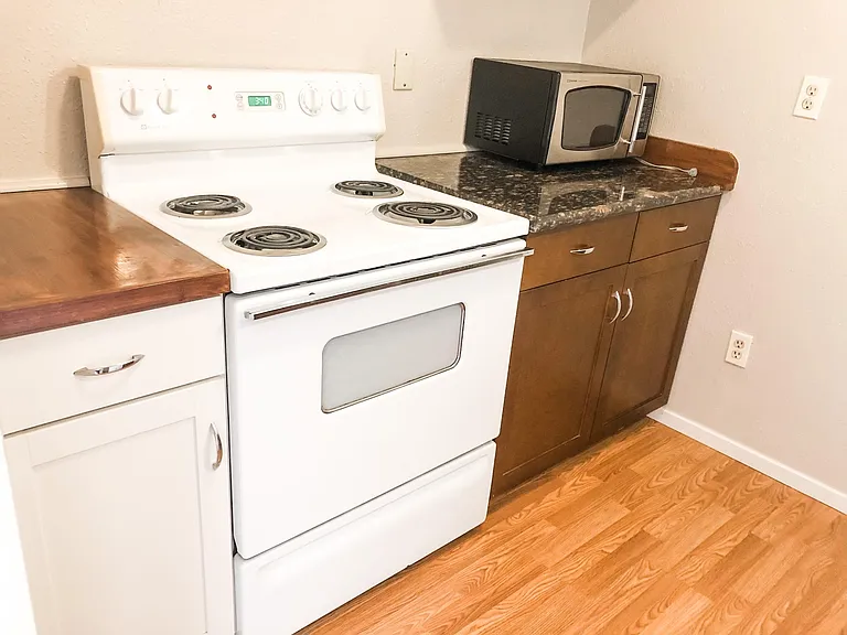 8904 Bell Ct — Photo 6