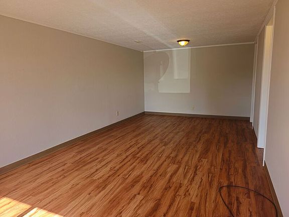 3rd image of 772 Randler Ave