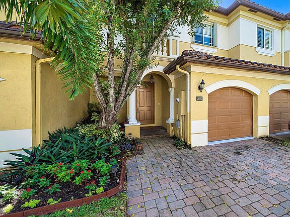 Home For Sale In Murano Bay