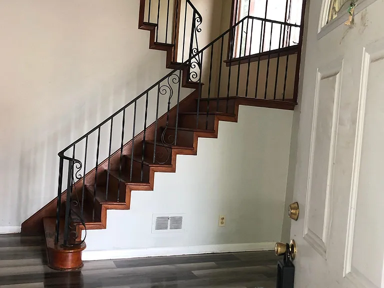 858 Forsythe St — Photo 2