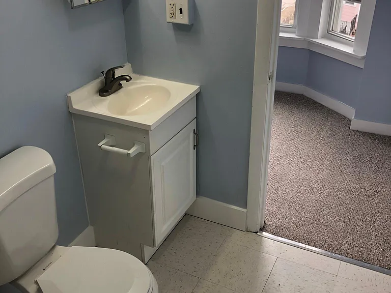 400 Harvard St #3 — Photo 16