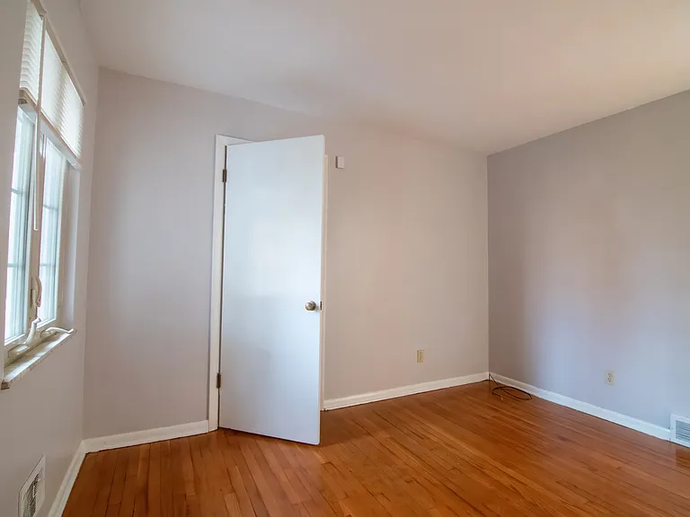 2861 Wellesley Dr — Photo 18