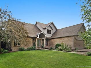 710 Stonehill Ct, Sugar Grove, IL 60554